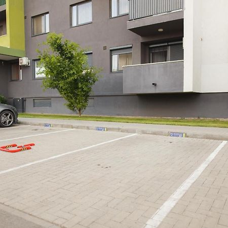 Pinkwood Harmony Apartment Орадеа Екстериор снимка